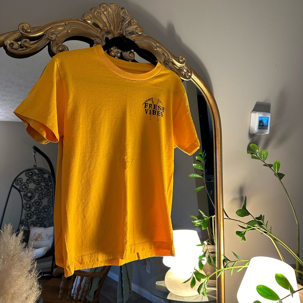Fresh Vibes Tee - Picture 2 of 6